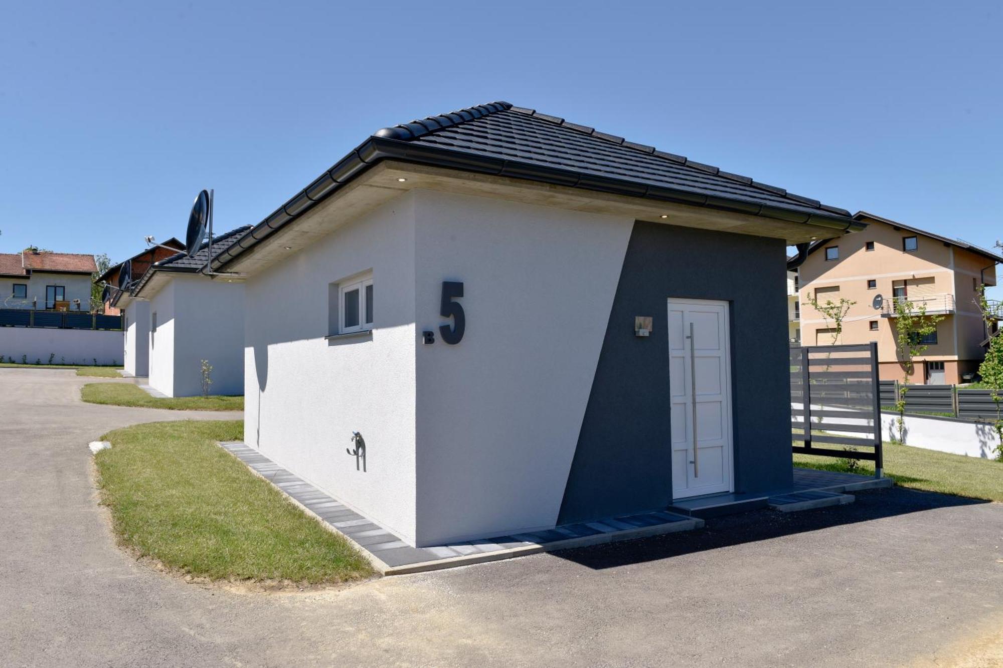 بانيا لوكا Apartmani I Bungalovi Trojka الغرفة الصورة